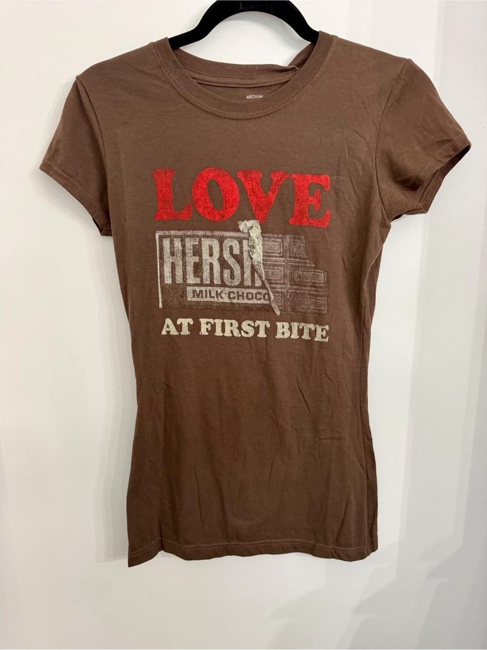 ✨🍫 RARE VINTAGE Y2K HERSHEY’S “LOVE AT FIRST BITE” SCRATCH & SNIFF TEE 🍫✨